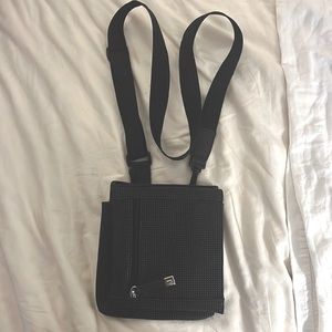 Urban oxide cross body bag